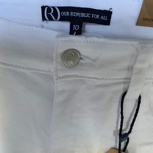 White jeans/leggings